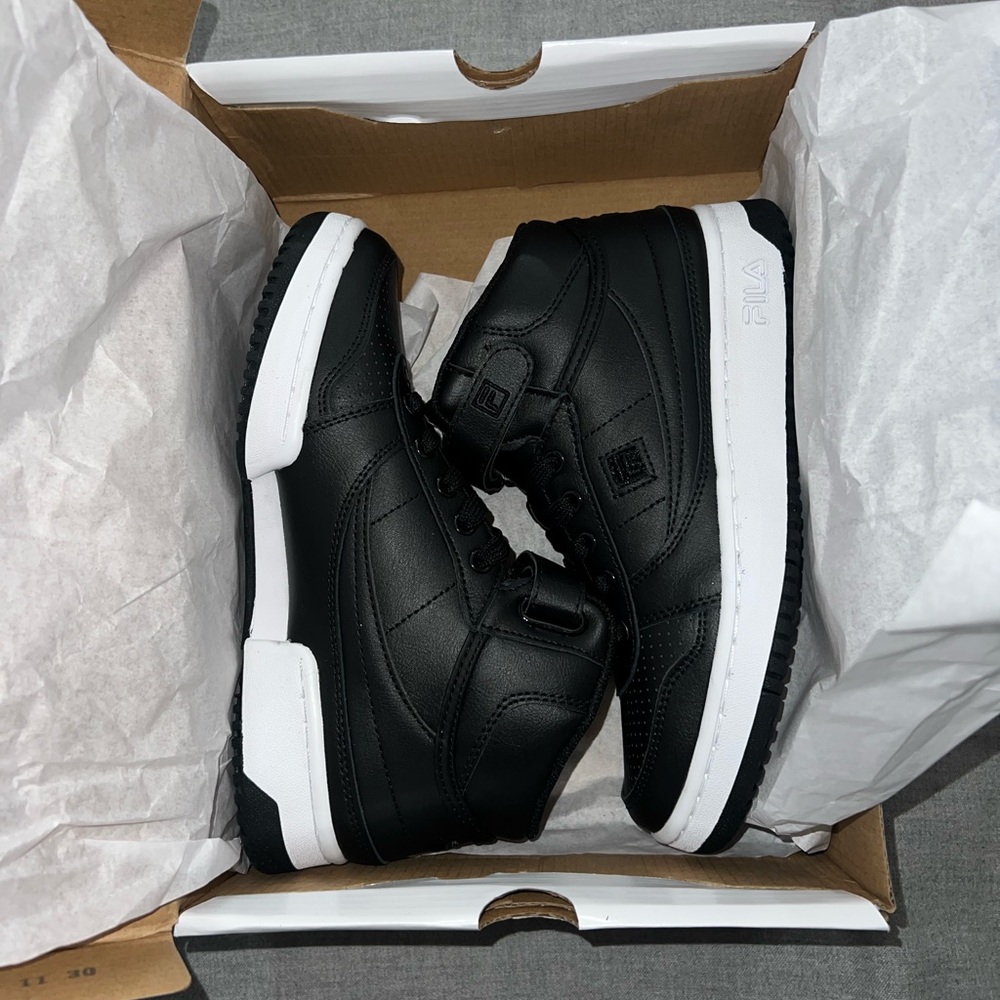 BRAND NEW Boys Fila sneakers